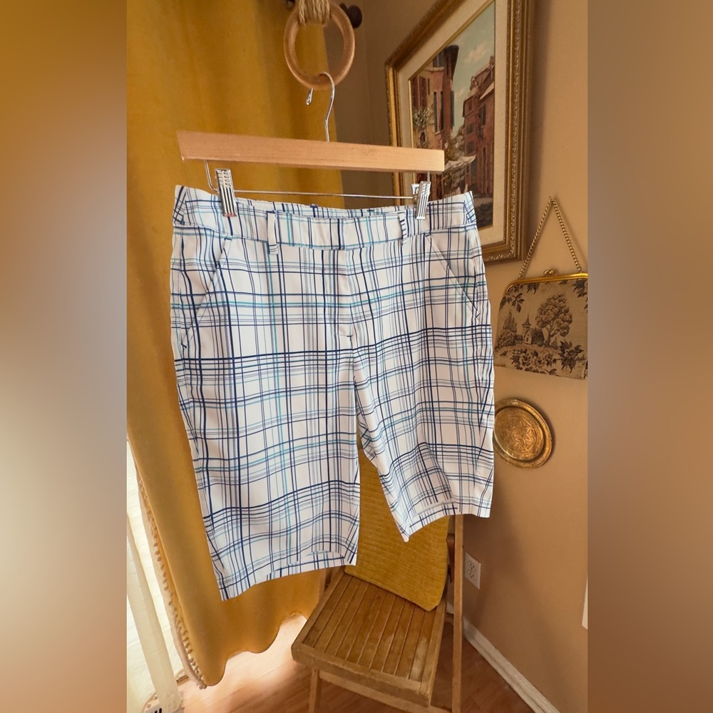 Greg Norman Golf Resort / Vacation Flat Front Short White and Blue Plaid